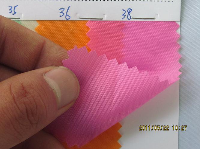 210D素色尼龙布与防火防水PU尼龙布面料 特性、应用及涤纶化纤产品对比